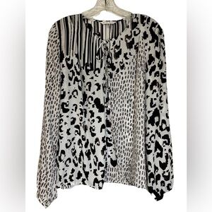 Cabi Long Sleeve Animal Print Surplice Blouse Top Women's Work Party‎ Size M